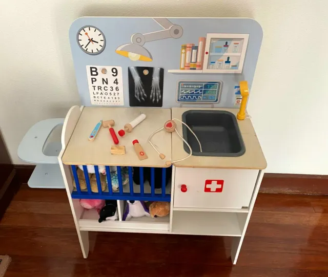 Clínica Veterinaria de Madera para Niños de Mina