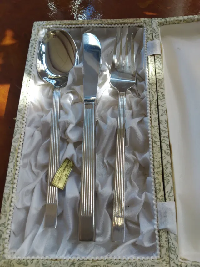 Juego cubiertos metal plateado