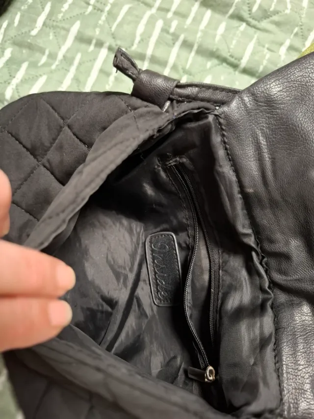 Bolso negro/gris con iniciales