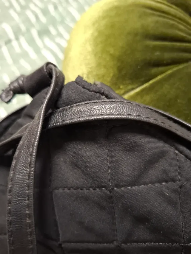 Bolso negro/gris con iniciales