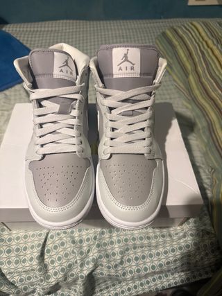 Zapatillas Jordan Mid Gris y Blanco