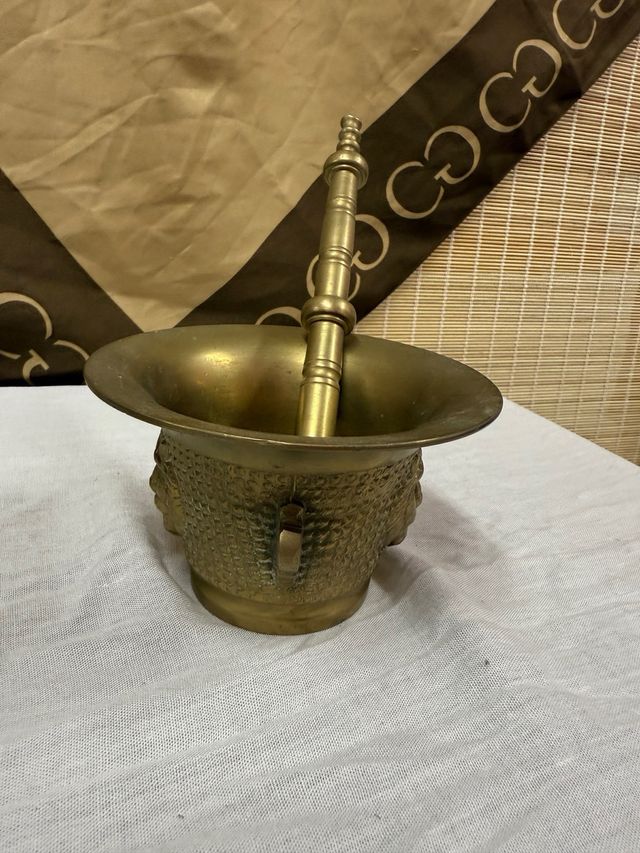 Mortero Antiguo Bronce León