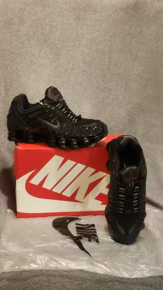 Nike Shox Zapatillas Negras y gris