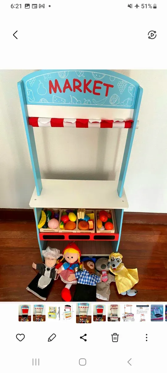 Teatro /Mercado de madera de juguete.