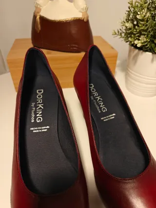 Zapatos de tacón ,color granate.