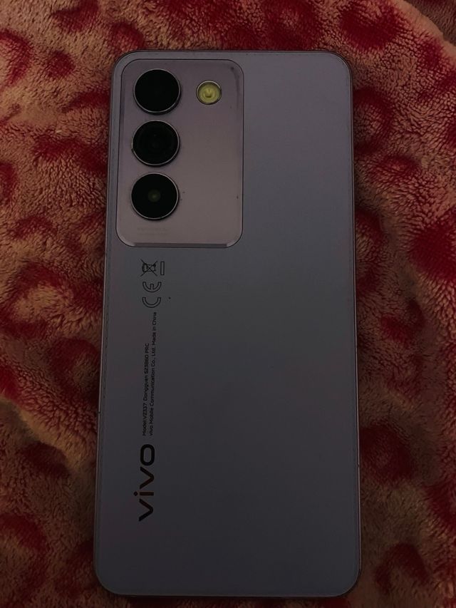 Móvil Vivo V2337 Morado *NO enciende*