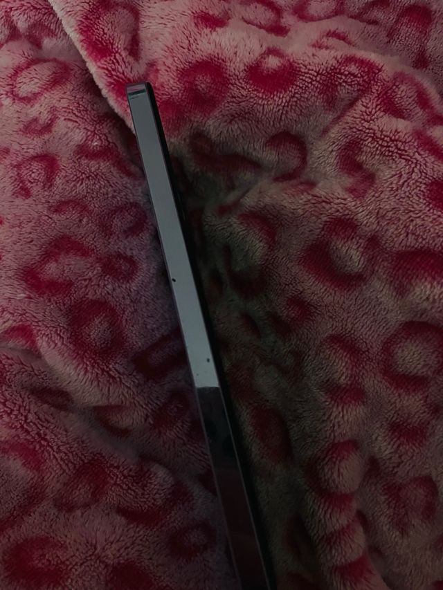 Móvil Vivo V2337 Morado *NO enciende*