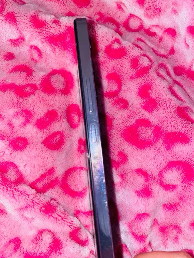 Móvil Vivo V2337 Morado *NO enciende*