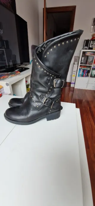 Botas Musse & Cloud Negras Tachuelas