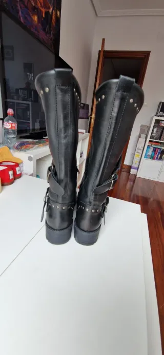 Botas Musse & Cloud Negras Tachuelas