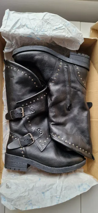 Botas Musse & Cloud Negras Tachuelas