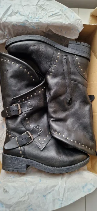 Botas Musse & Cloud Negras Tachuelas