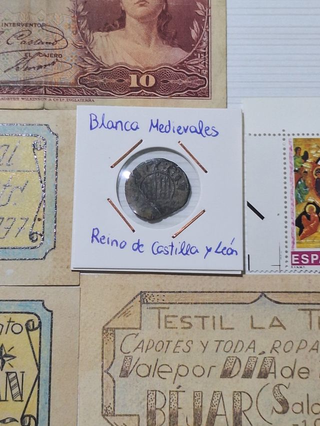 Lote variado de monedas, billetes, sellos etc