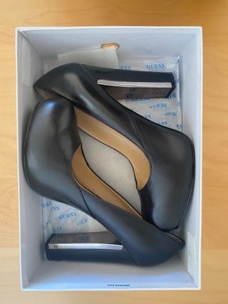 Tacones Guess Negros Talla 40