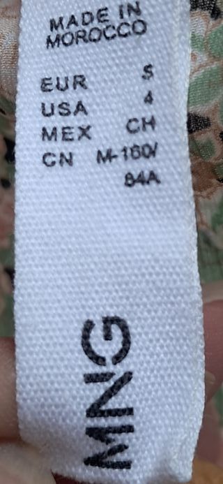 Blusa floral con volantes