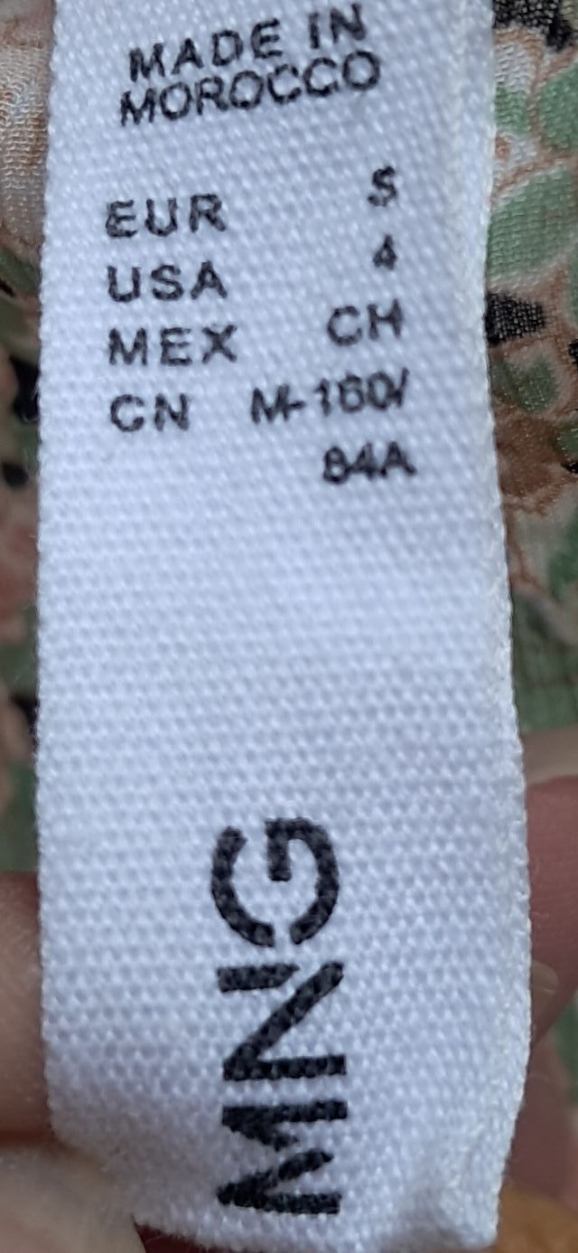 Blusa floral con volantes