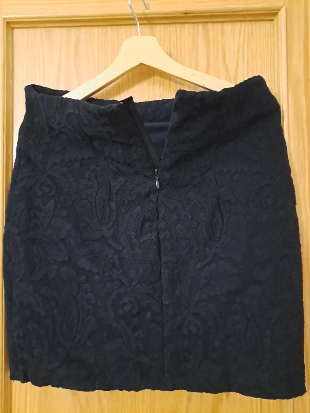 Falda H&M negra con textura