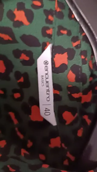Camisa estampada verde y naranja Talla L