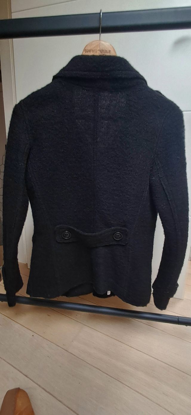 Chaqueta negra corta