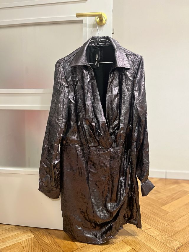 Vestido camisero Boohoo plateado