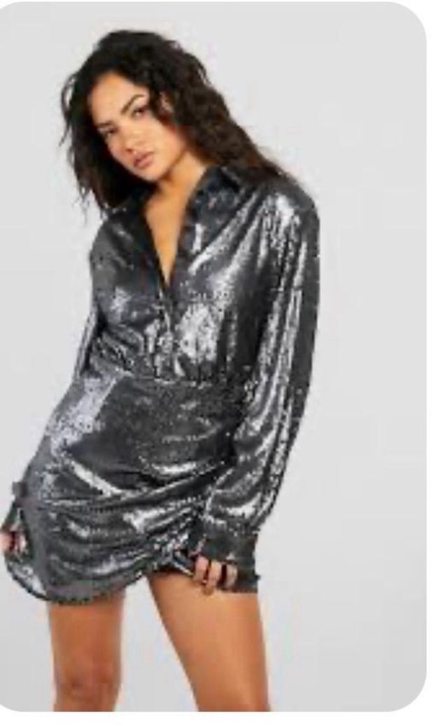 Vestido camisero Boohoo plateado