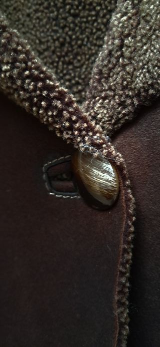 Cazadora marrón con borreguito