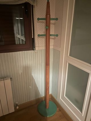 Appendiabiti in legno con base verde