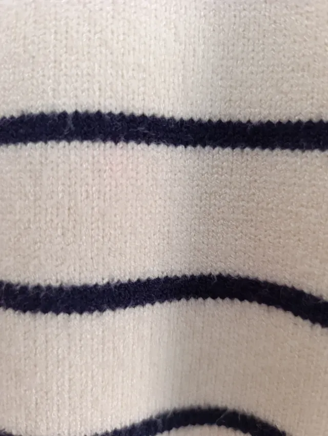 Jersey Zara rayas crema y azul marino.