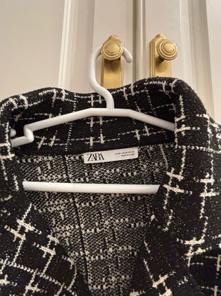 Chaqueta de mujer Zara cuadros blanco y negro