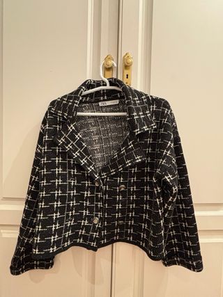 Chaqueta de mujer Zara cuadros blanco y negro