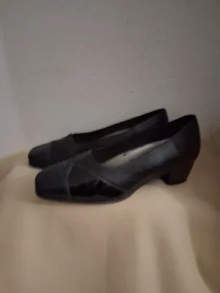 Zapatos negros de tacón bajo