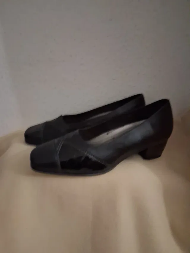 Zapatos negros de tacón bajo
