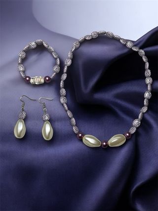 Conjunto collar, pulsera y pendientes