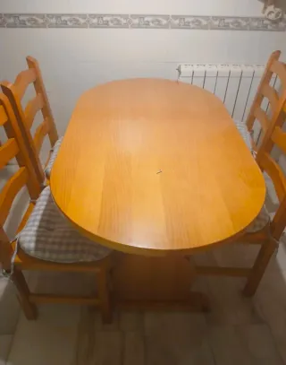Mesa de comedor madera con 4 sillas