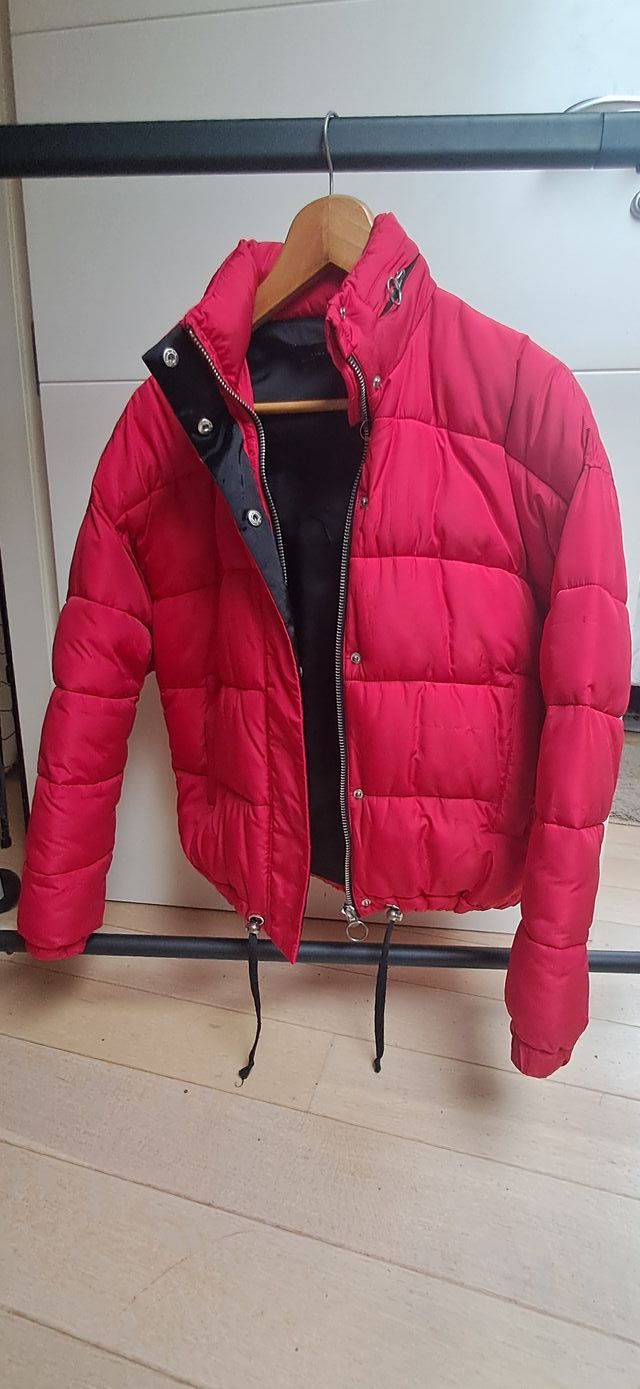 Plumífero rojo mujer