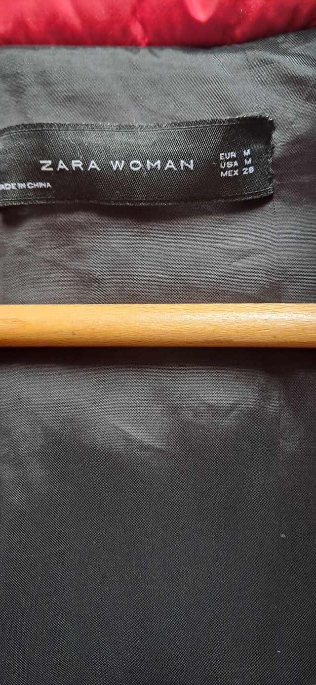 Plumífero rojo mujer