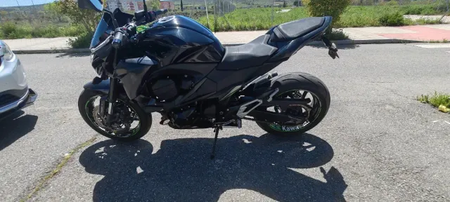 Kawasaki Z800e A2 limitada en papeles y físicament