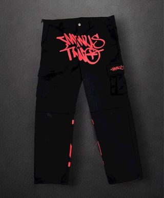 Pantaloni cargo neri con stampa rossa taglia M