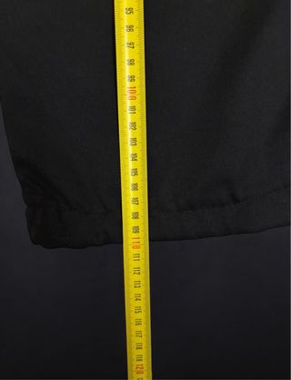 Pantaloni cargo neri con stampa rossa taglia M