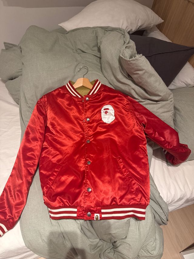 Chaqueta Bape Roja Satinada