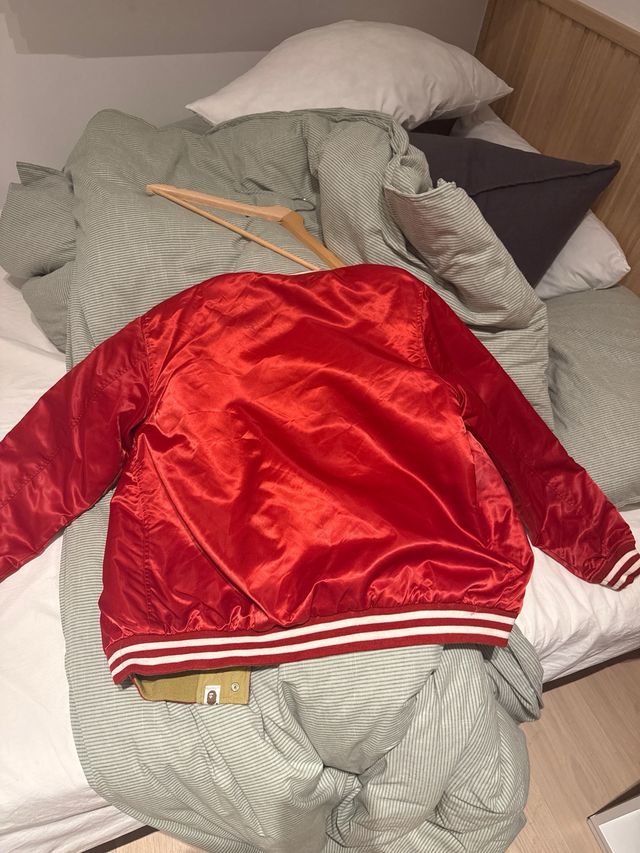 Chaqueta Bape Roja Satinada