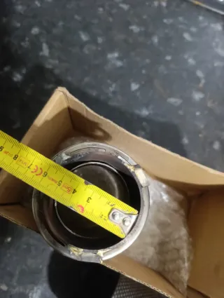 Cola de escape carbono