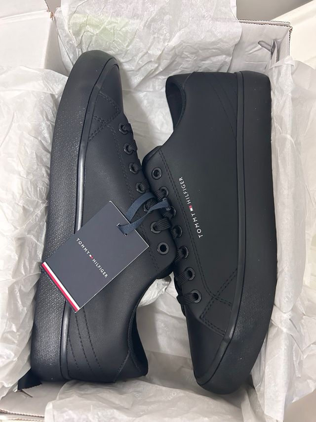 Zapatillas Tommy Hilfiger Negras NUEVO talla 41