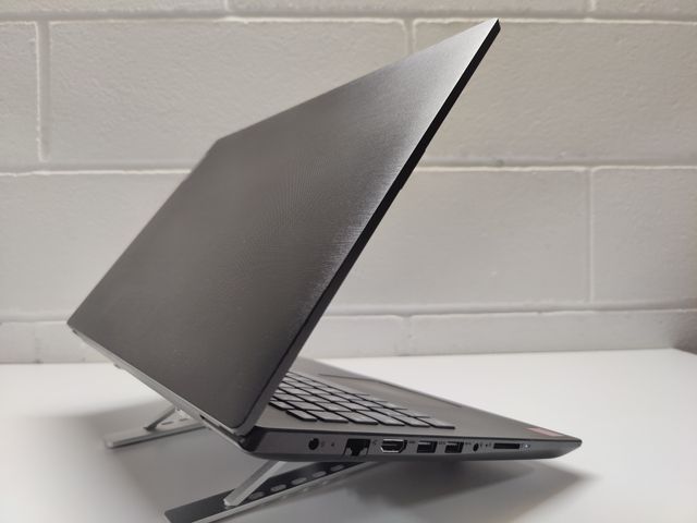 LENOVO AMD A4 SSD 256GB Ram 4GB