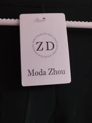 Preciosa camiseta para mujer con escote Reyna Ana