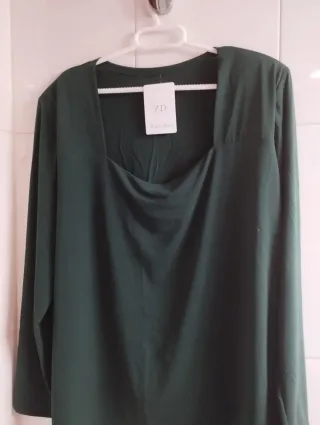 Preciosa camiseta para mujer con escote Reyna Ana