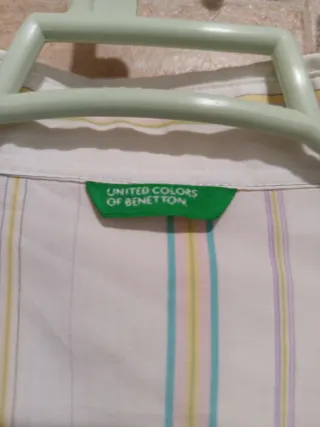 Camisa Benetton de manga tres cuartos. TALLA S
