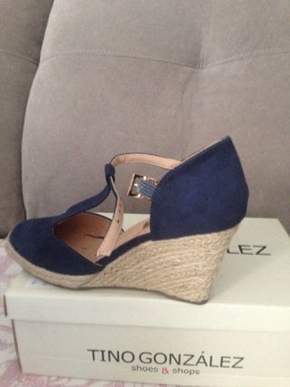 Zapatos cuña Tino González azul y cáñamo T38