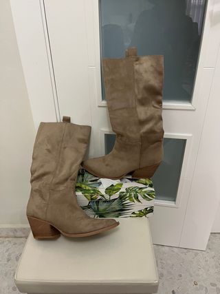 Botas altas Corina color arena talla 40
