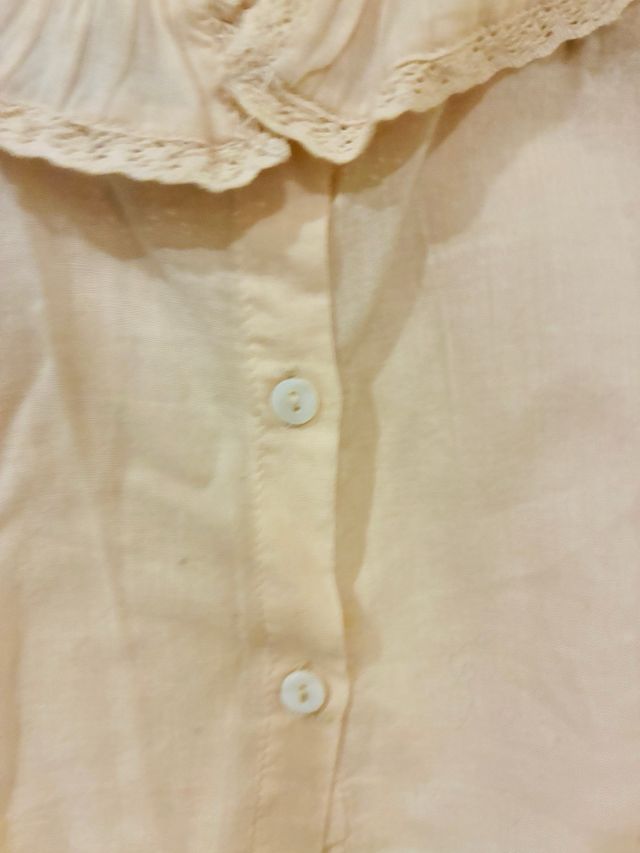 Camisa bebé niña con cuello volante